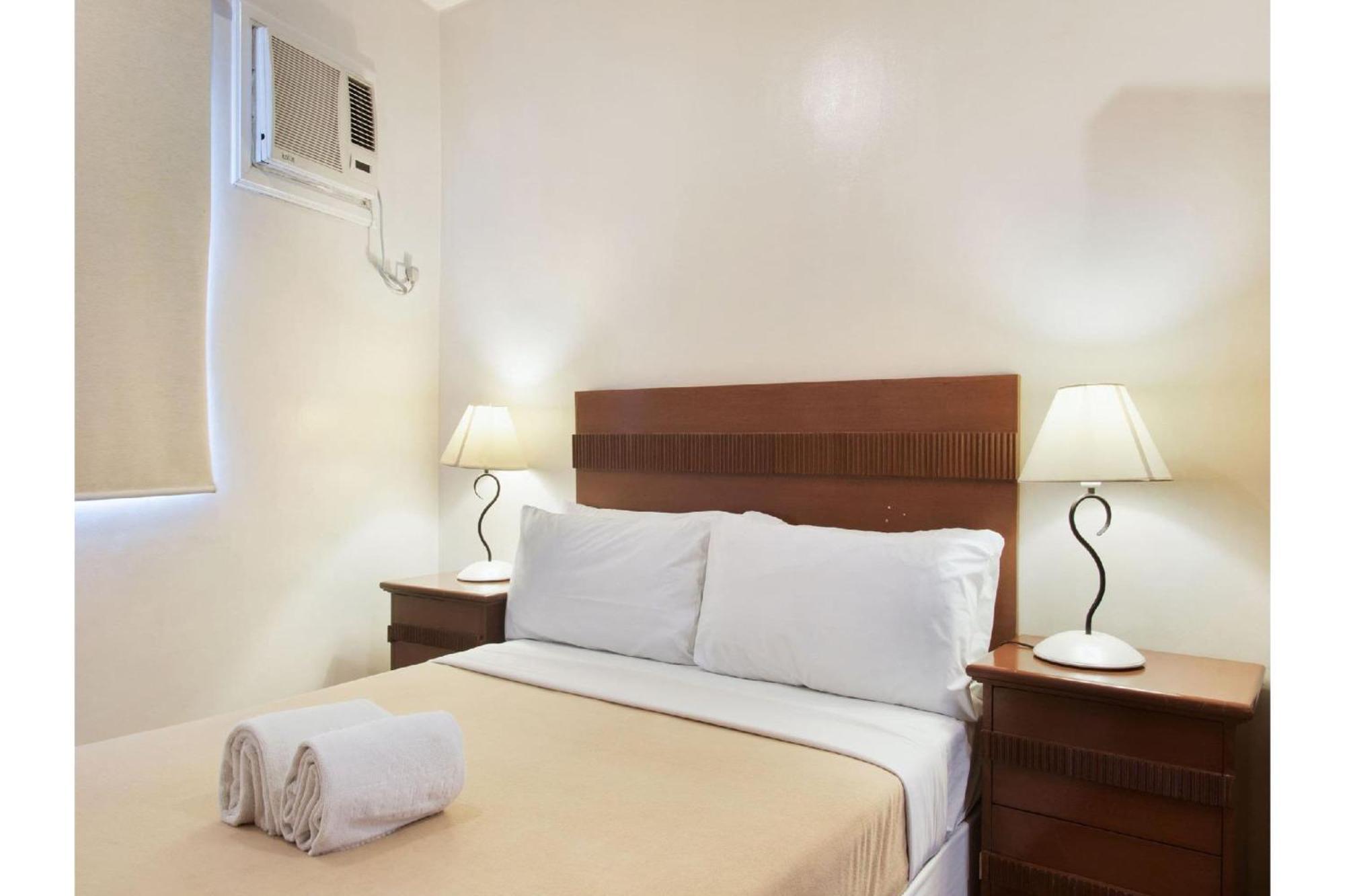 Townhouse Oak Avitel Hotel Near Osmena Highway, Pnr Pasay Station, Metro Manila Makati City Exterior foto