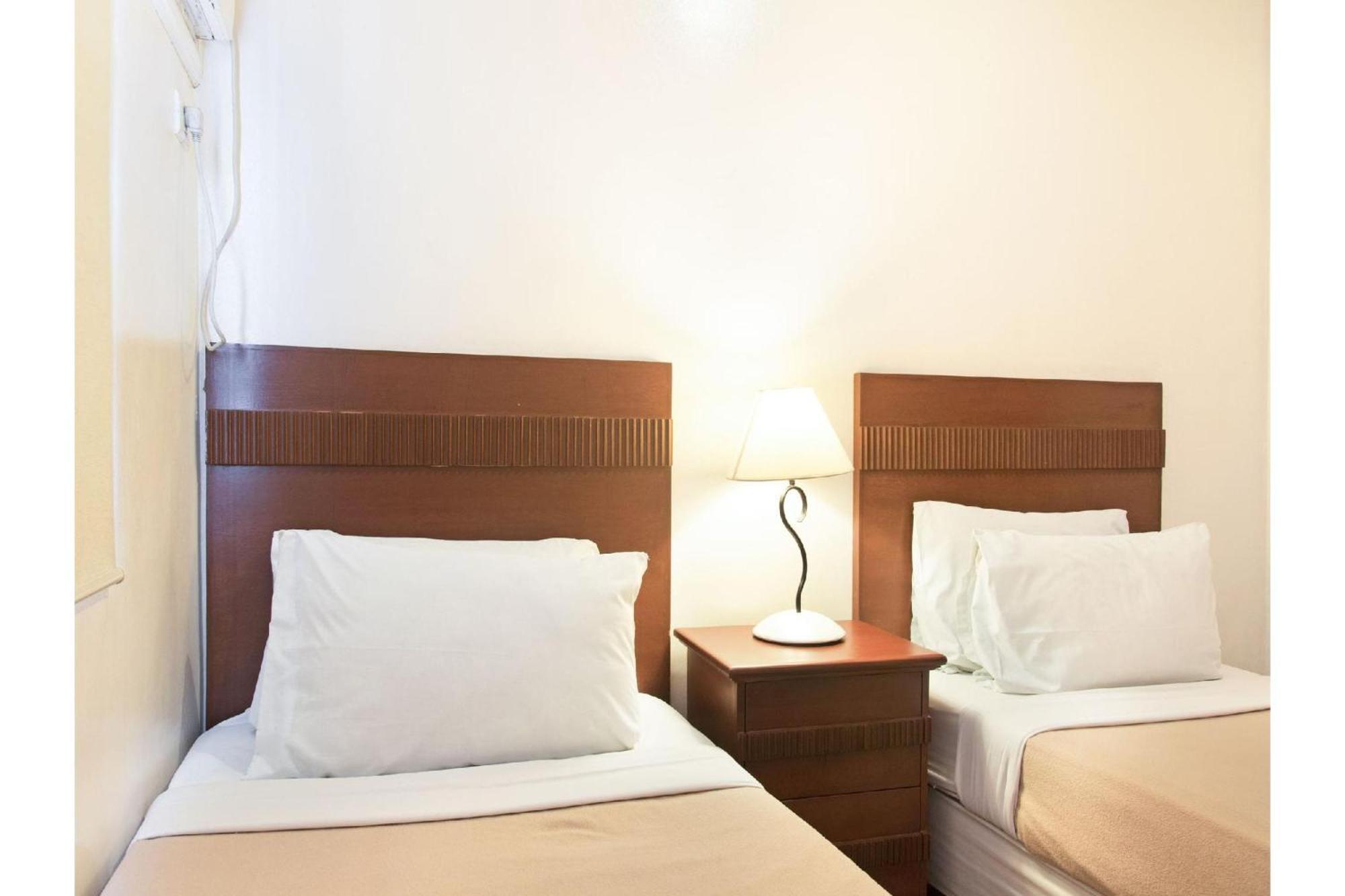 Townhouse Oak Avitel Hotel Near Osmena Highway, Pnr Pasay Station, Metro Manila Makati City Exterior foto
