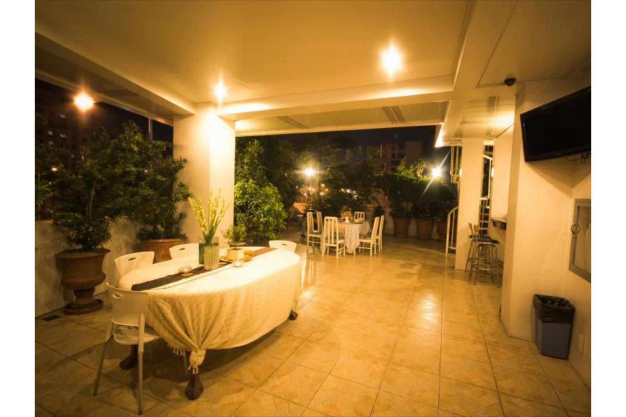 Townhouse Oak Avitel Hotel Near Osmena Highway, Pnr Pasay Station, Metro Manila Makati City Exterior foto